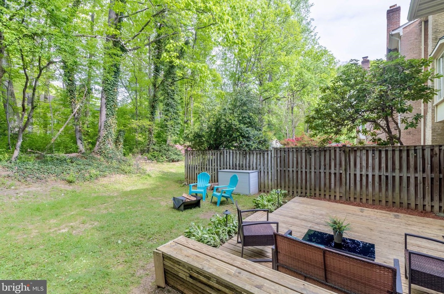 9058 Rosewall Ct, Springfield VA  22152-2122 exterior
