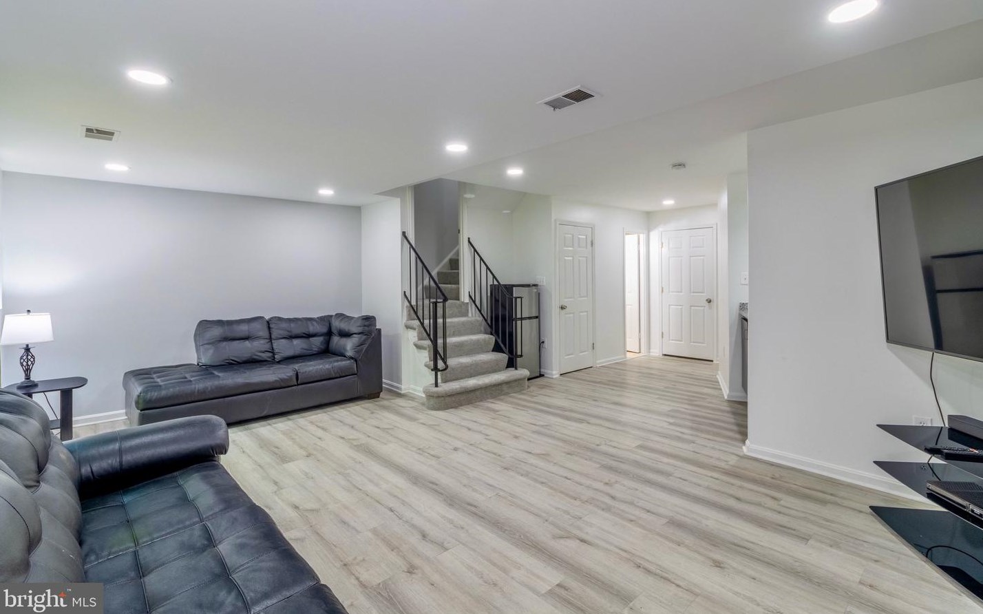9058 Rosewall Ct, Springfield VA  22152-2122 exterior