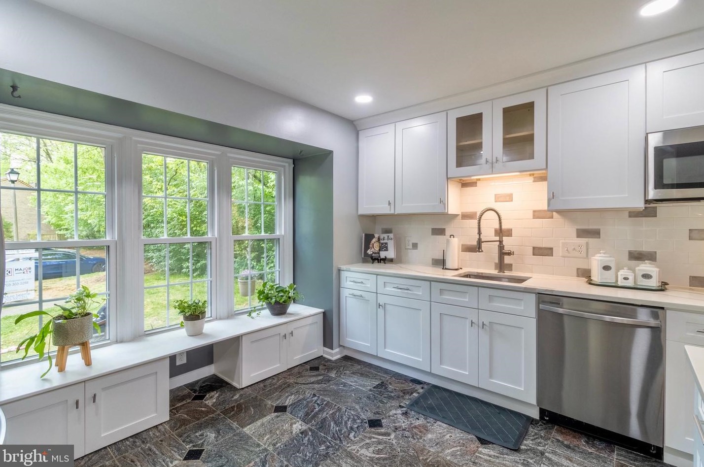 9058 Rosewall Ct, Springfield VA  22152-2122 exterior