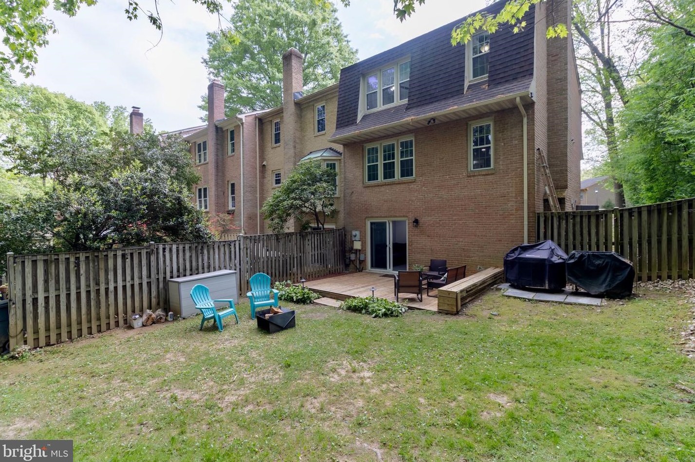 9058 Rosewall Ct, Springfield VA  22152-2122 exterior