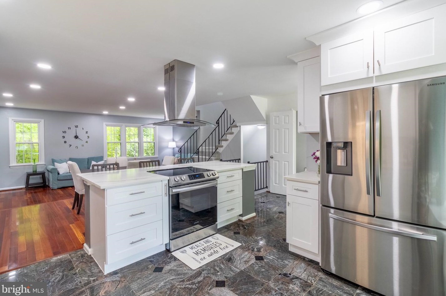 9058 Rosewall Ct, Springfield VA  22152-2122 exterior