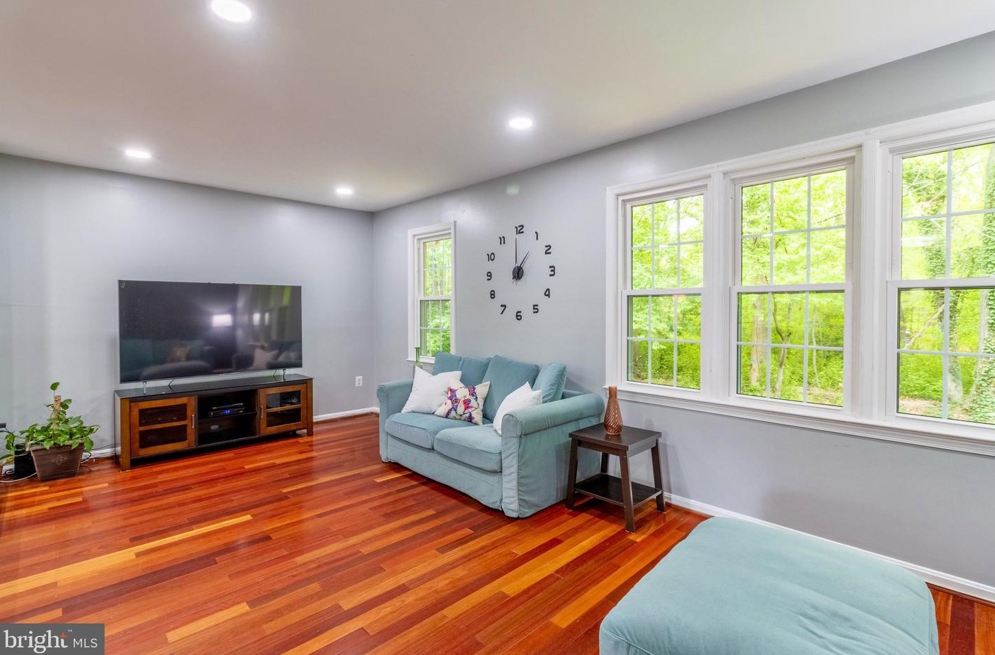9058 Rosewall Ct, Springfield VA  22152-2122 exterior