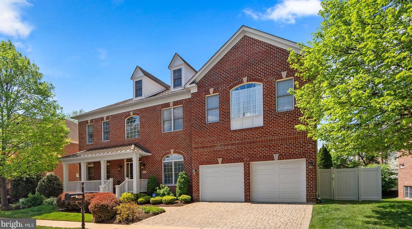 8262 Trailwood Ct, Vienna VA  22182-6041 exterior