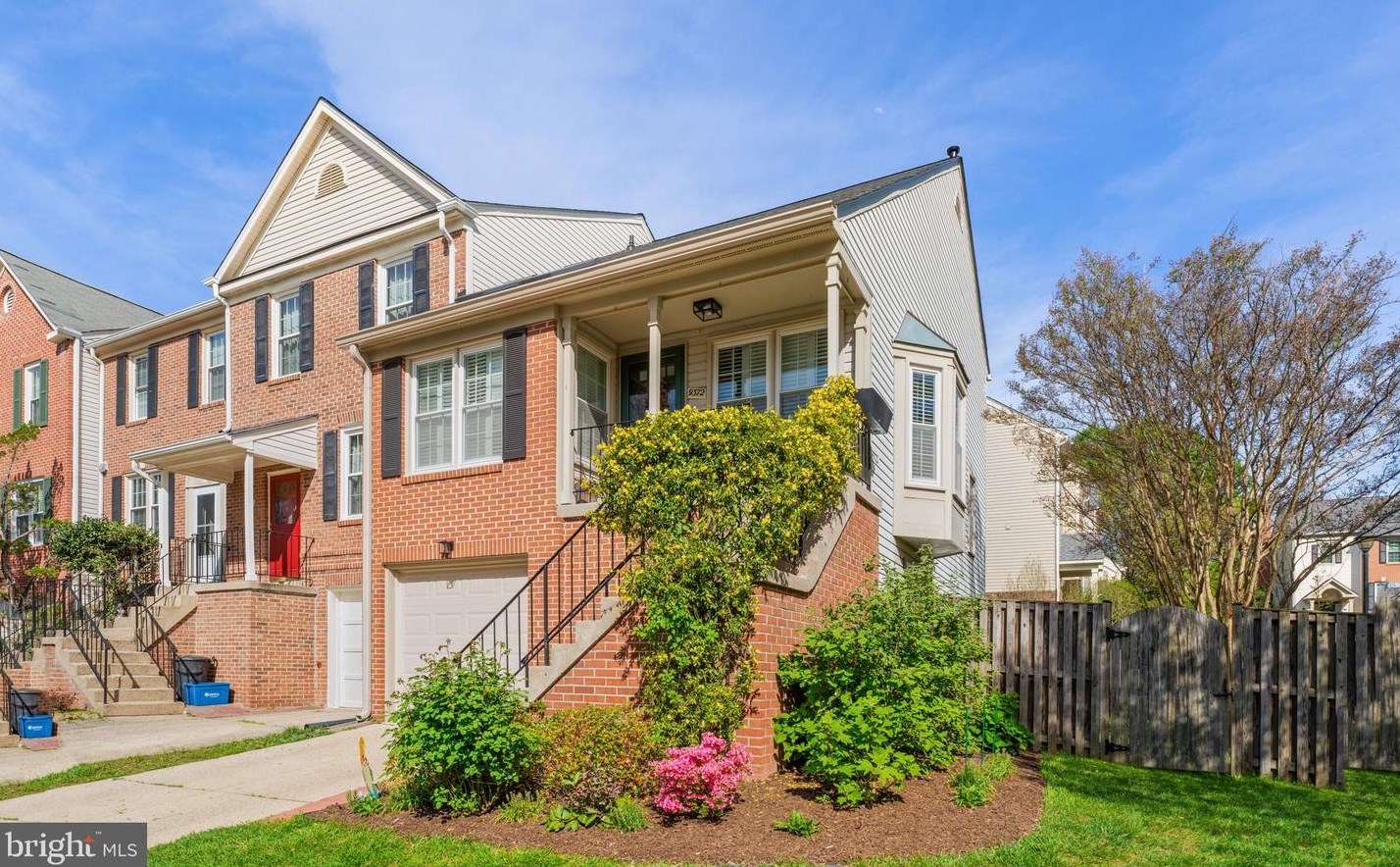 9372 Peter Roy Ct, Springfield VA  22015-4249 exterior