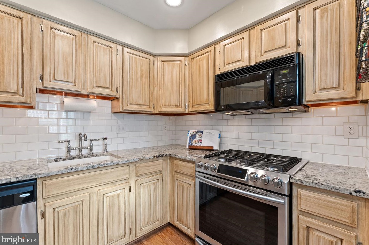 9372 Peter Roy Ct, Springfield VA  22015-4249 exterior