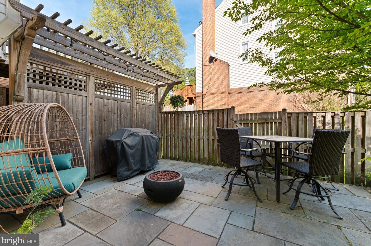 9372 Peter Roy Ct, Springfield VA  22015-4249 exterior