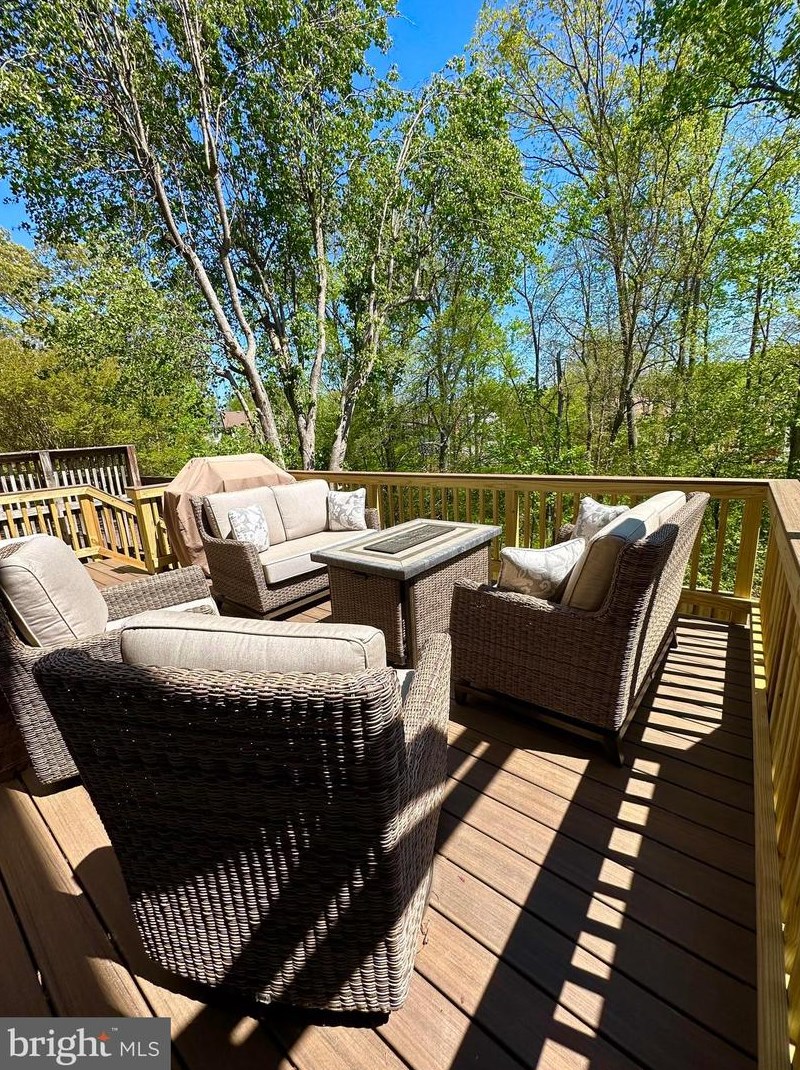 7740 Asterella Ct, Springfield VA  22152-3141 exterior