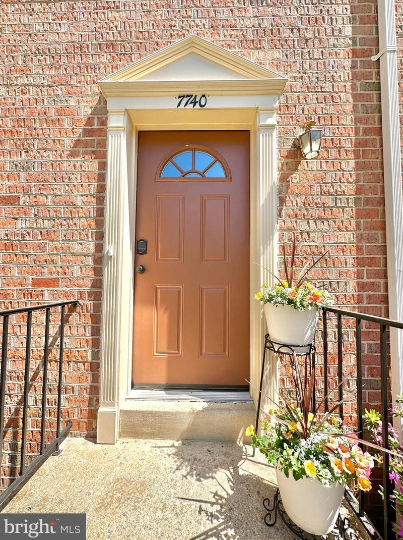 7740 Asterella Ct, Springfield VA  22152-3141 exterior