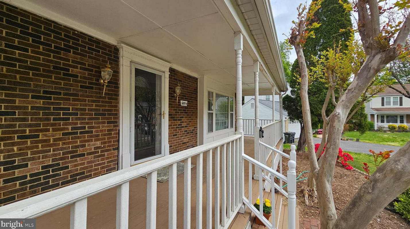 6004 Harvester Ct, Springfield VA  22015-3234 exterior