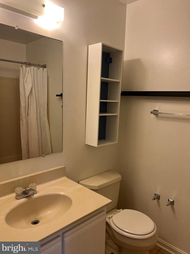 6831 Cottingham Ln, Centreville VA  20121-2535 exterior