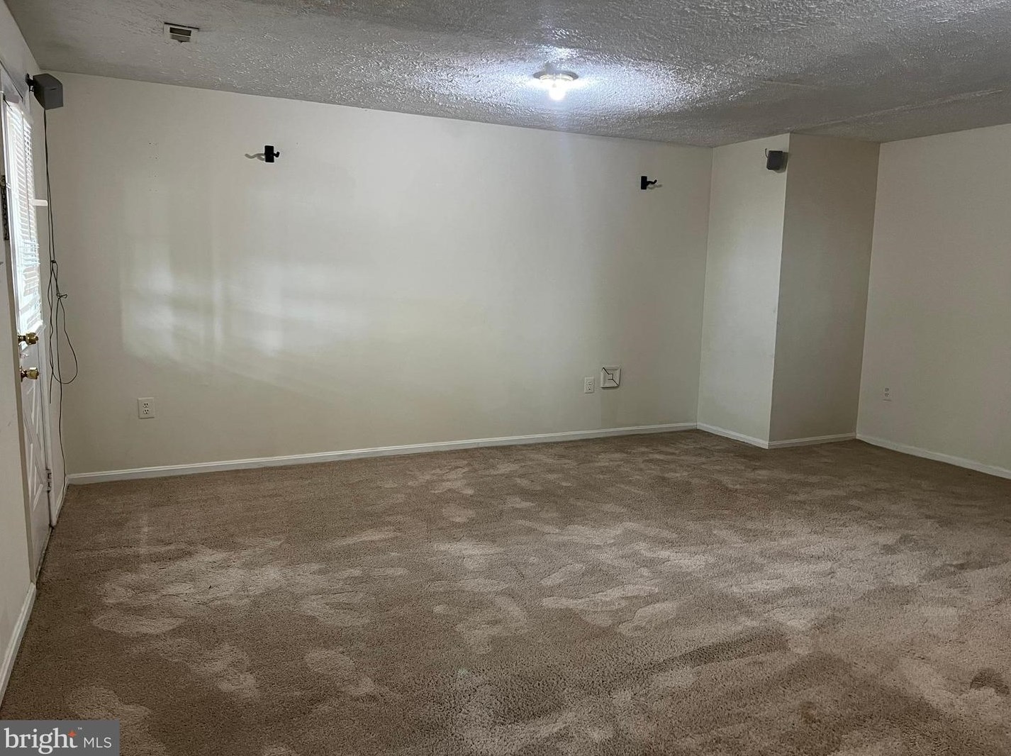 6831 Cottingham Ln, Centreville VA  20121-2535 exterior