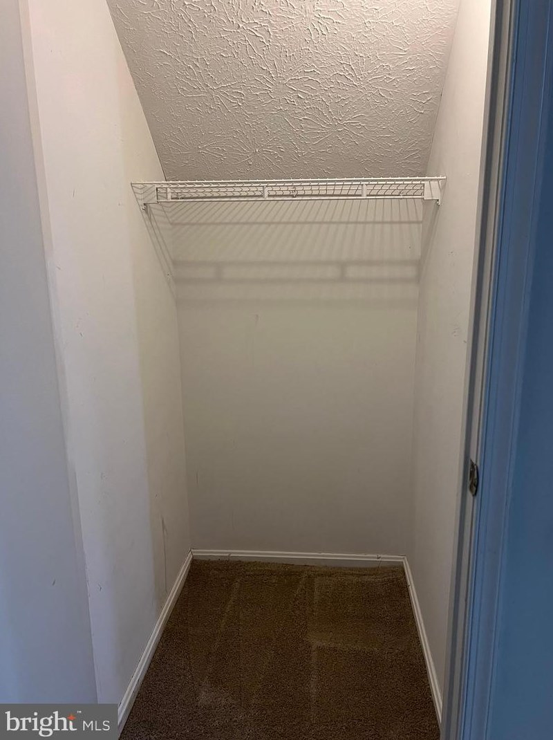 6831 Cottingham Ln, Centreville VA  20121-2535 exterior