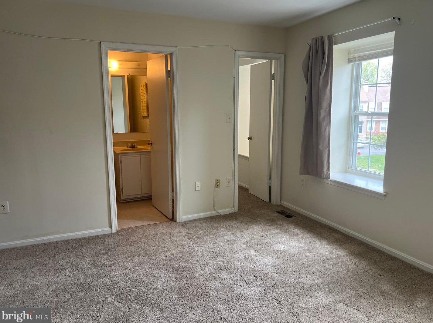 6831 Cottingham Ln, Centreville VA  20121-2535 exterior