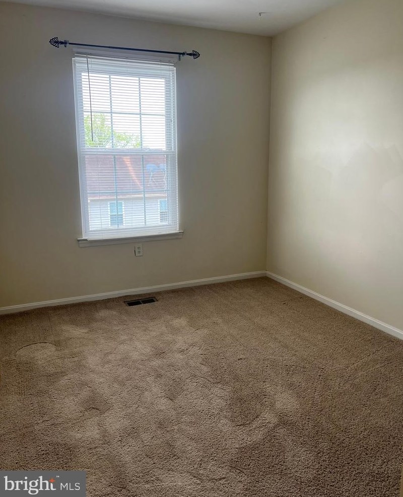 6831 Cottingham Ln, Centreville VA  20121-2535 exterior