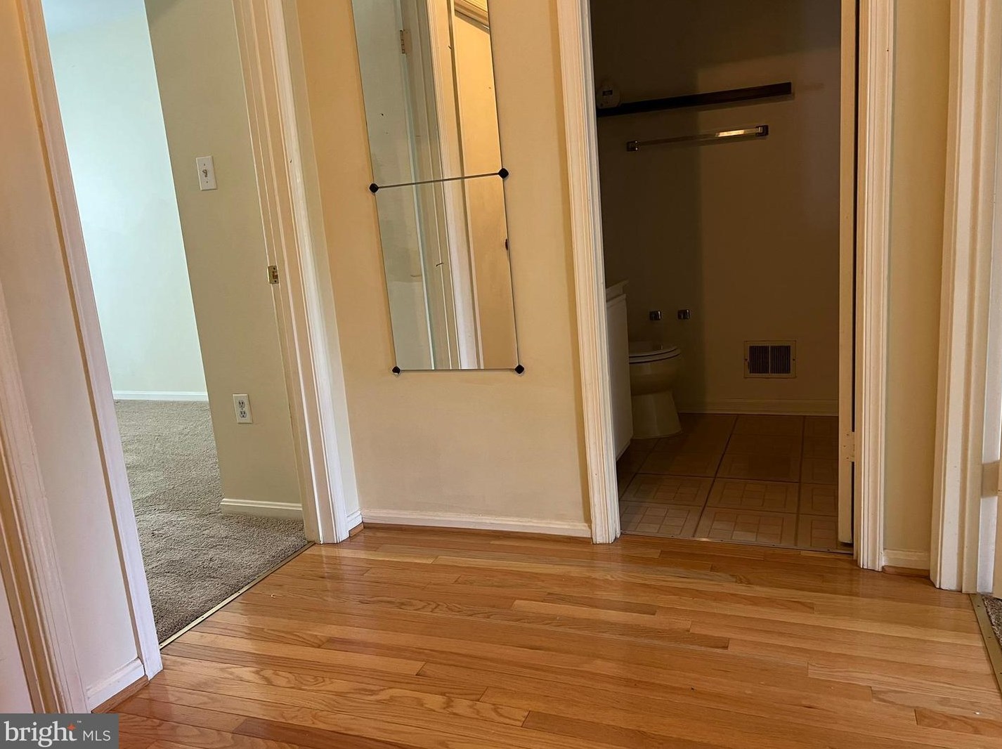 6831 Cottingham Ln, Centreville VA  20121-2535 exterior