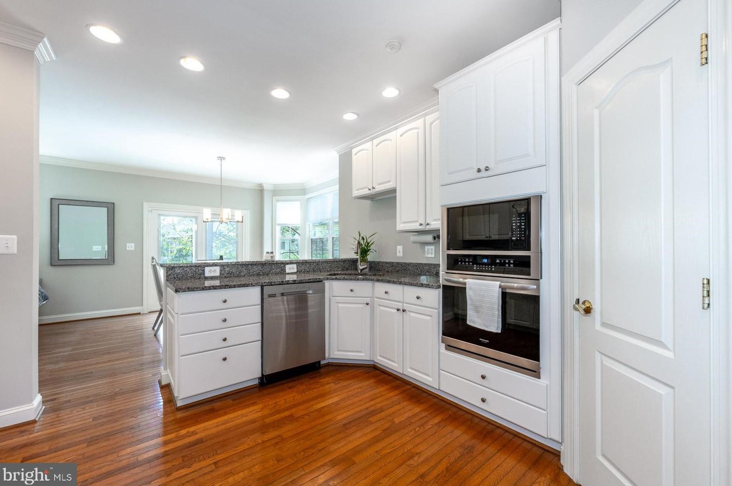 4020 Rosemeade Dr, Fairfax VA  22033-2872 exterior