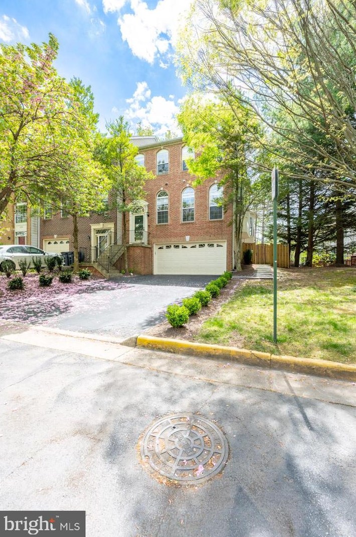 4020 Rosemeade Dr, Fairfax VA  22033-2872 exterior