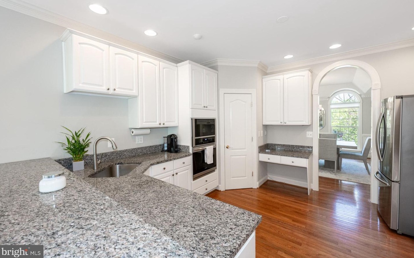 4020 Rosemeade Dr, Fairfax VA  22033-2872 exterior