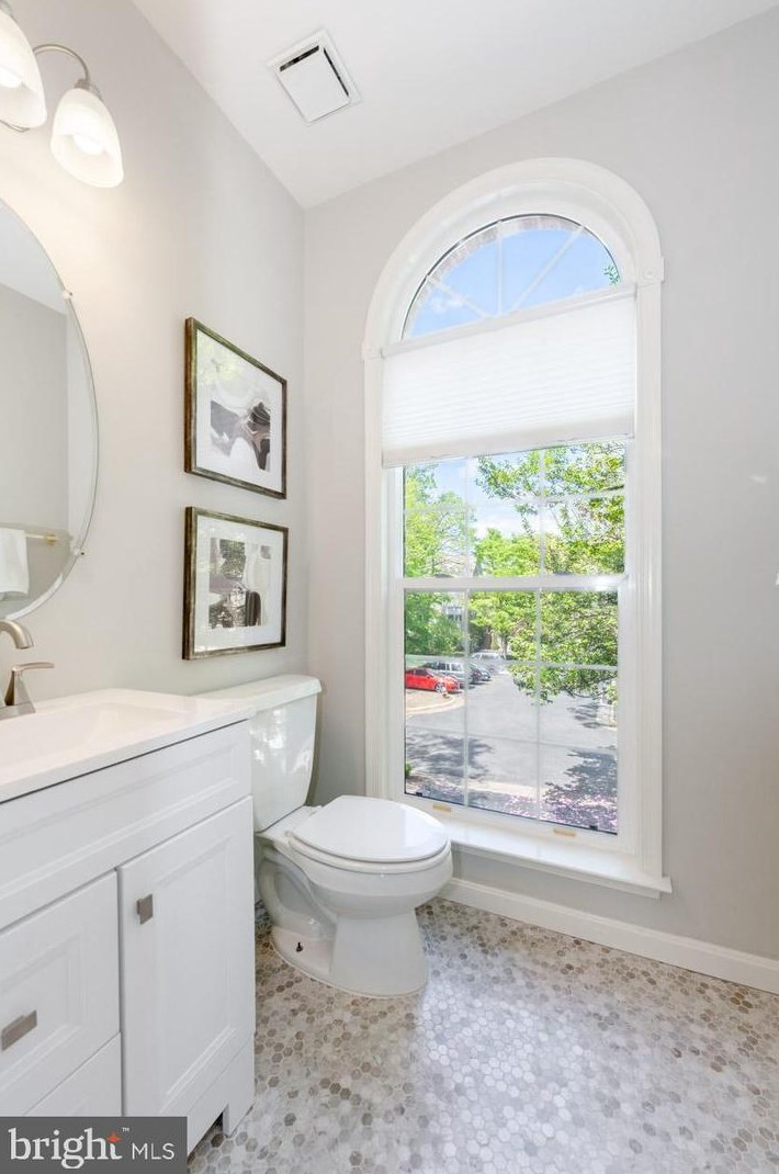 4020 Rosemeade Dr, Fairfax VA  22033-2872 exterior