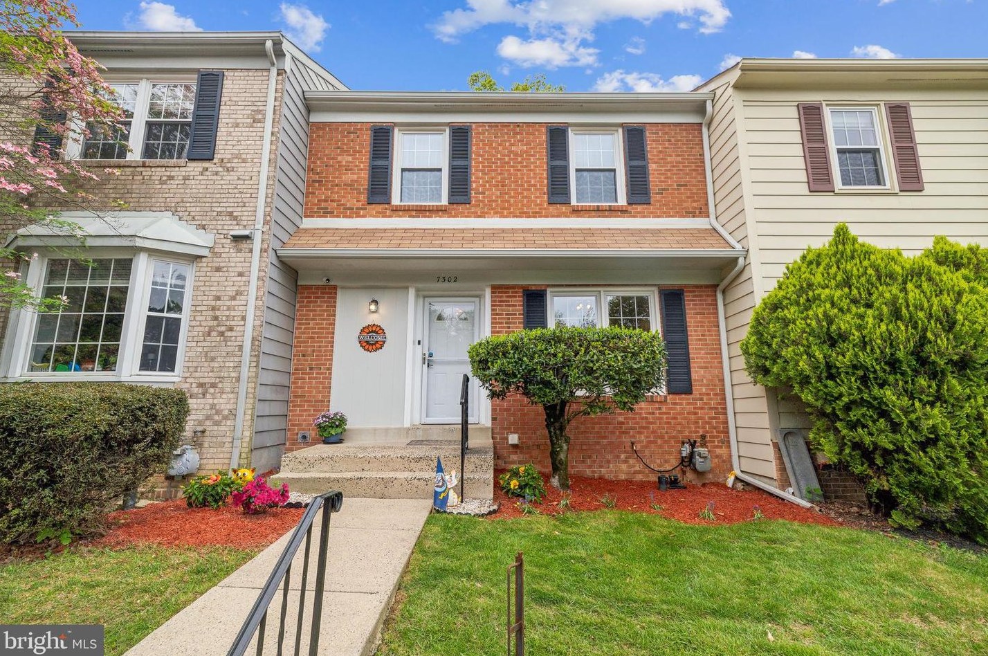 7302 Eggar Woods Ln, Springfield VA  22153-2012 exterior