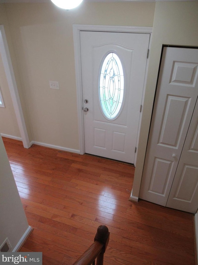 9861 Lakepointe Dr, Springfield VA  22015-1826 exterior