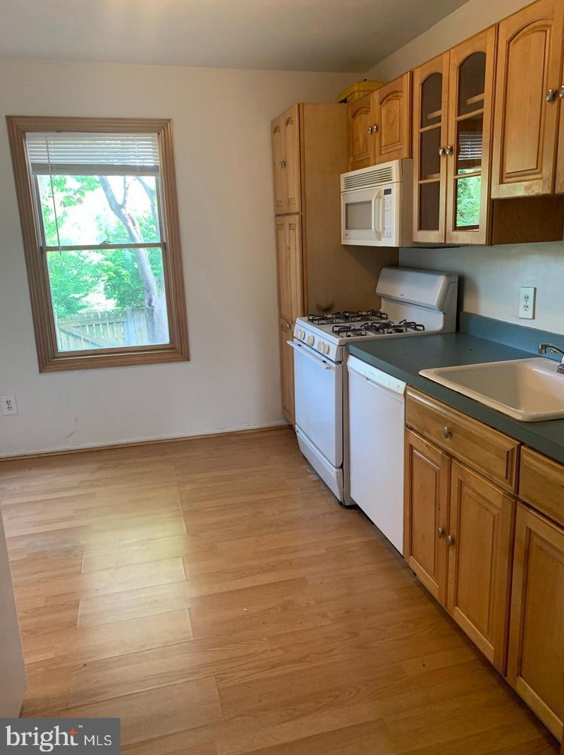 5560 Kendrick Ln, Springfield VA  22015-1960 exterior