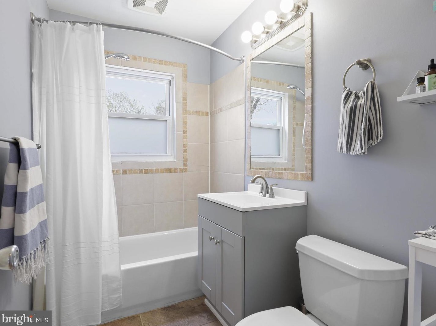 5655 Fenwick Dr, Alexandria VA  22303-1550 exterior