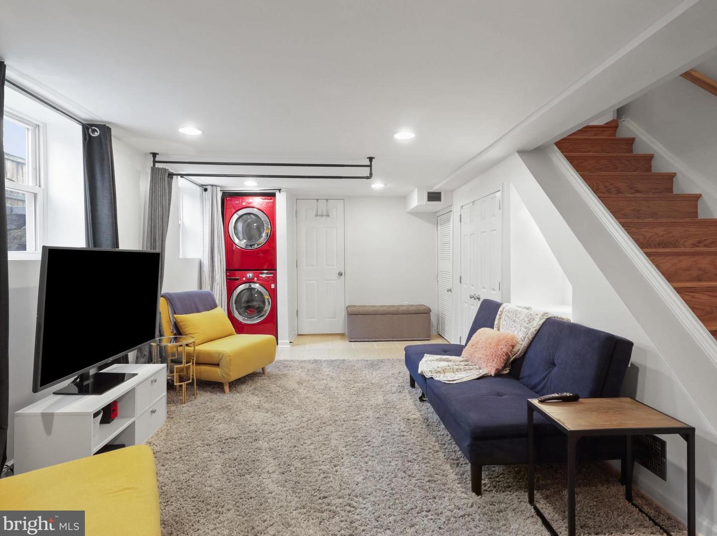 5655 Fenwick Dr, Alexandria VA  22303-1550 exterior