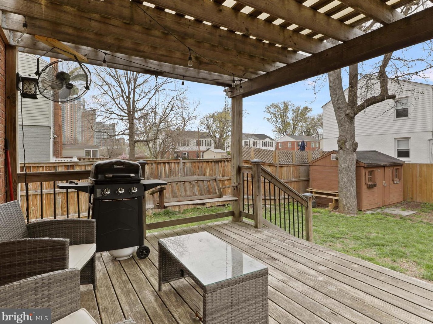 5655 Fenwick Dr, Alexandria VA  22303-1550 exterior