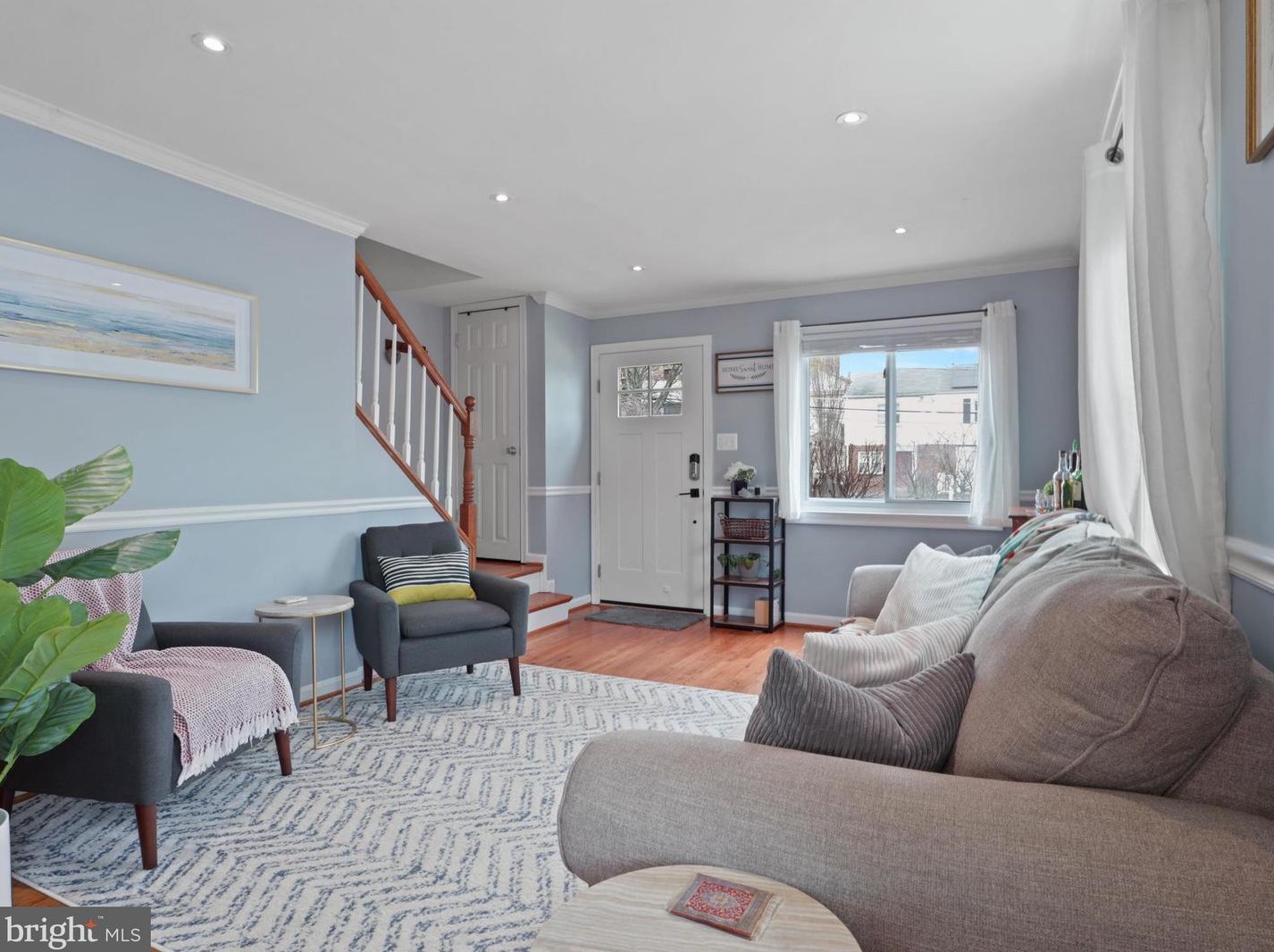 5655 Fenwick Dr, Alexandria VA  22303-1550 exterior