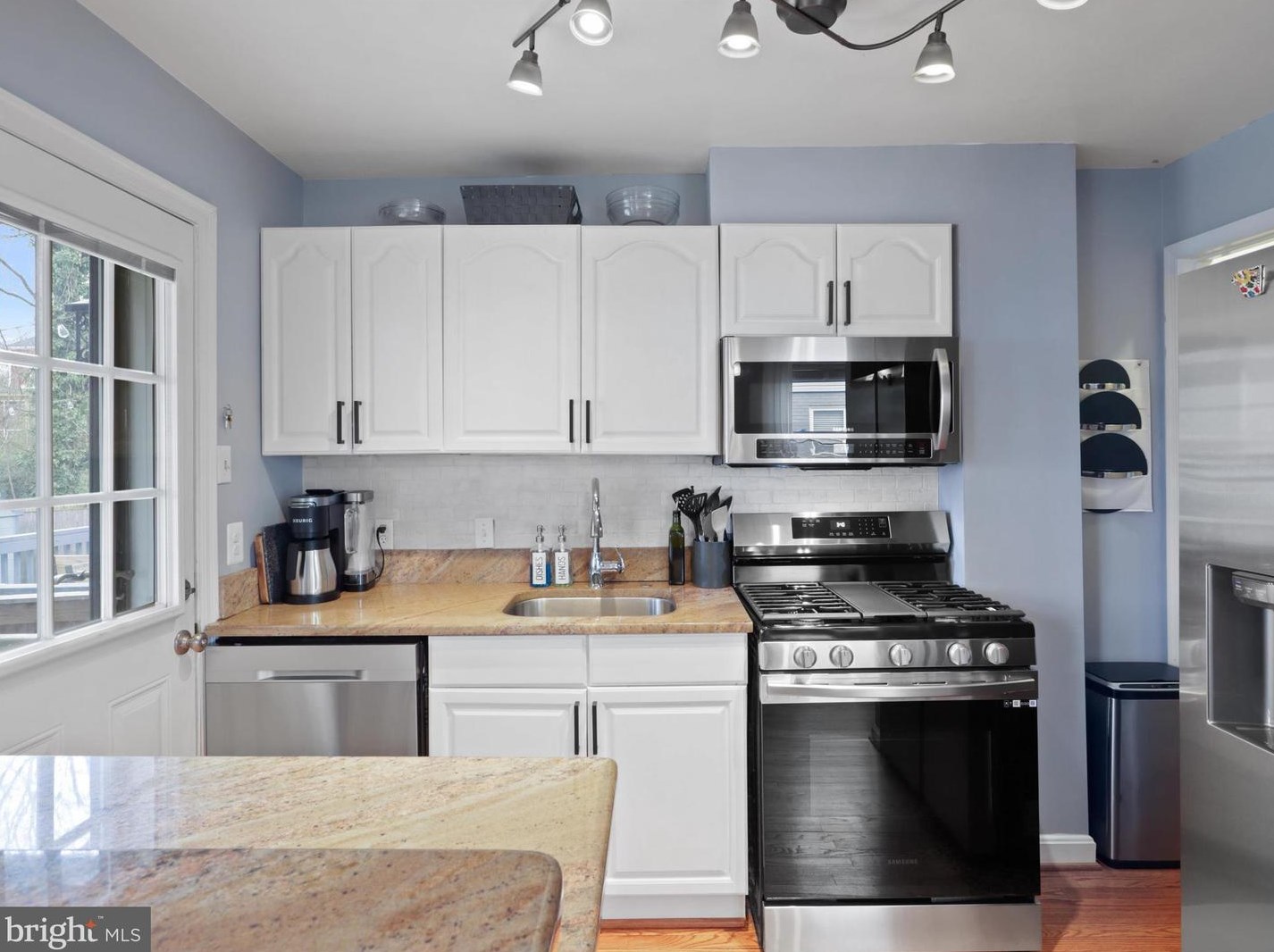 5655 Fenwick Dr, Alexandria VA  22303-1550 exterior