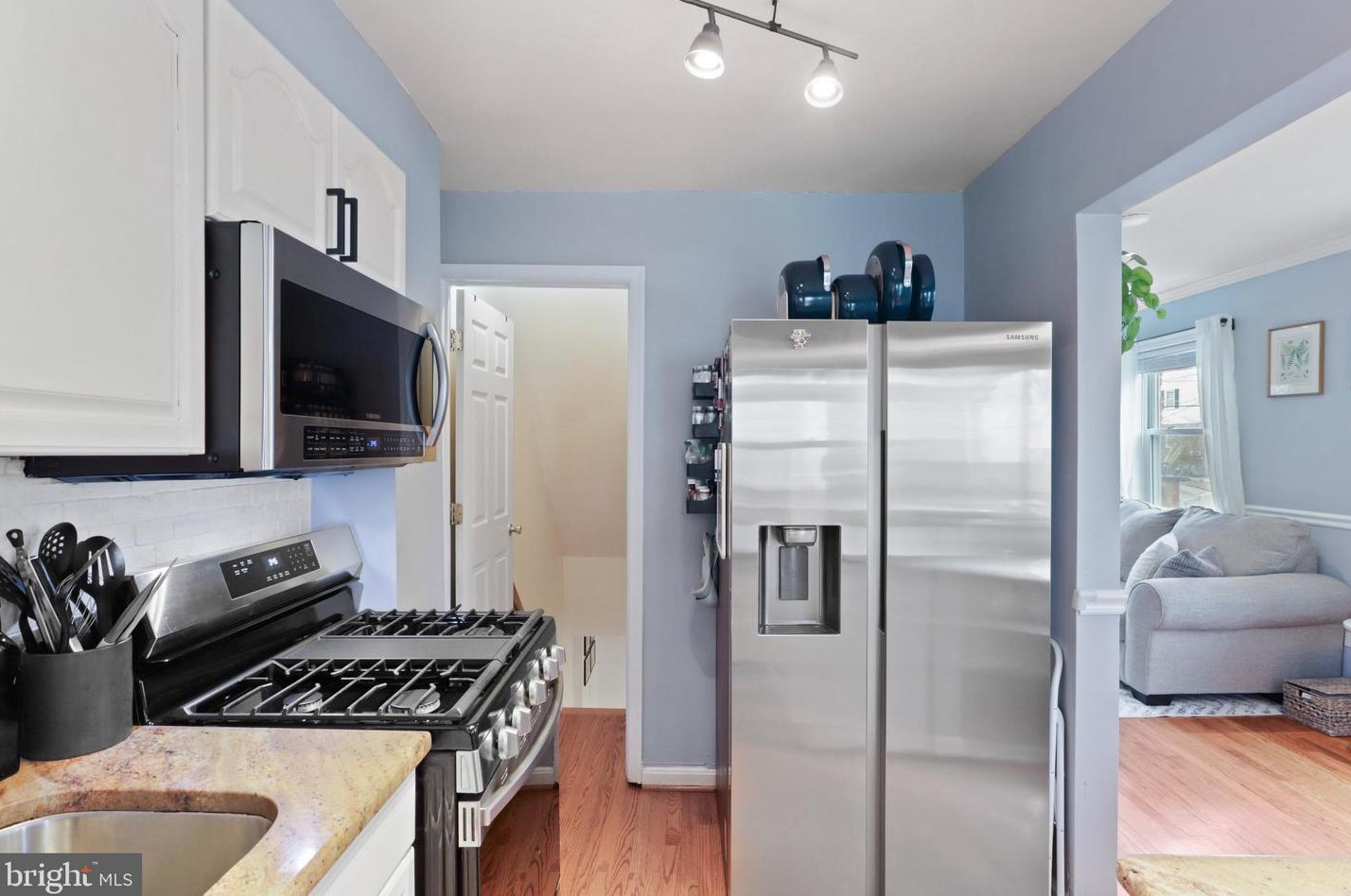 5655 Fenwick Dr, Alexandria VA  22303-1550 exterior