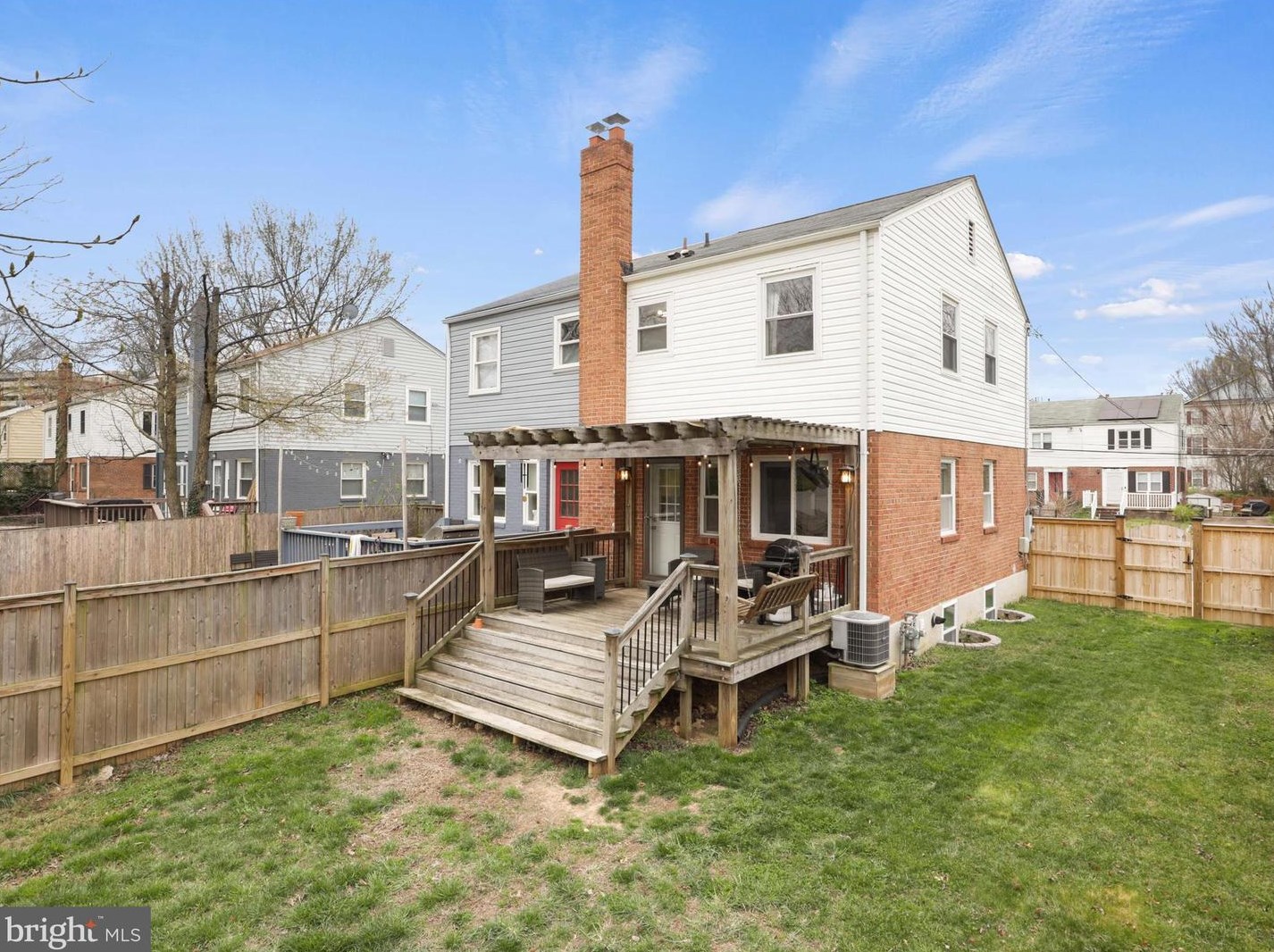 5655 Fenwick Dr, Alexandria VA  22303-1550 exterior