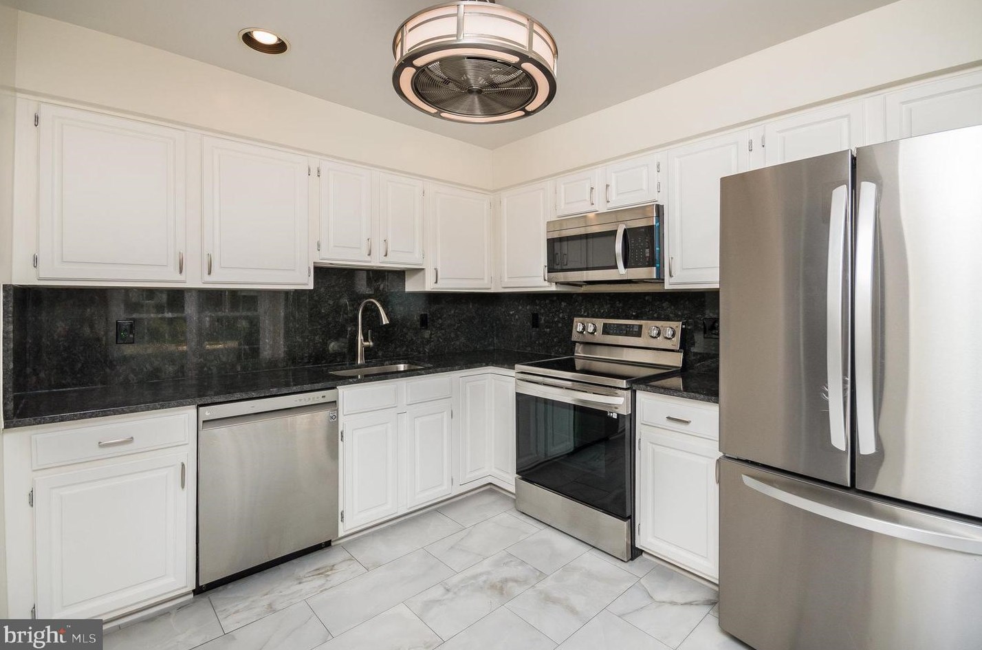 7431 Ridge Oak Ct, Springfield VA  22153-1914 exterior