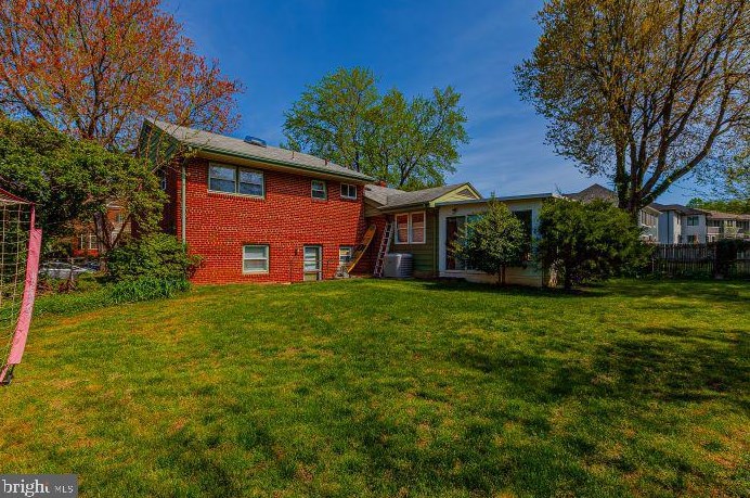 1108 Carper St, Mc Lean VA  22101-2108 exterior