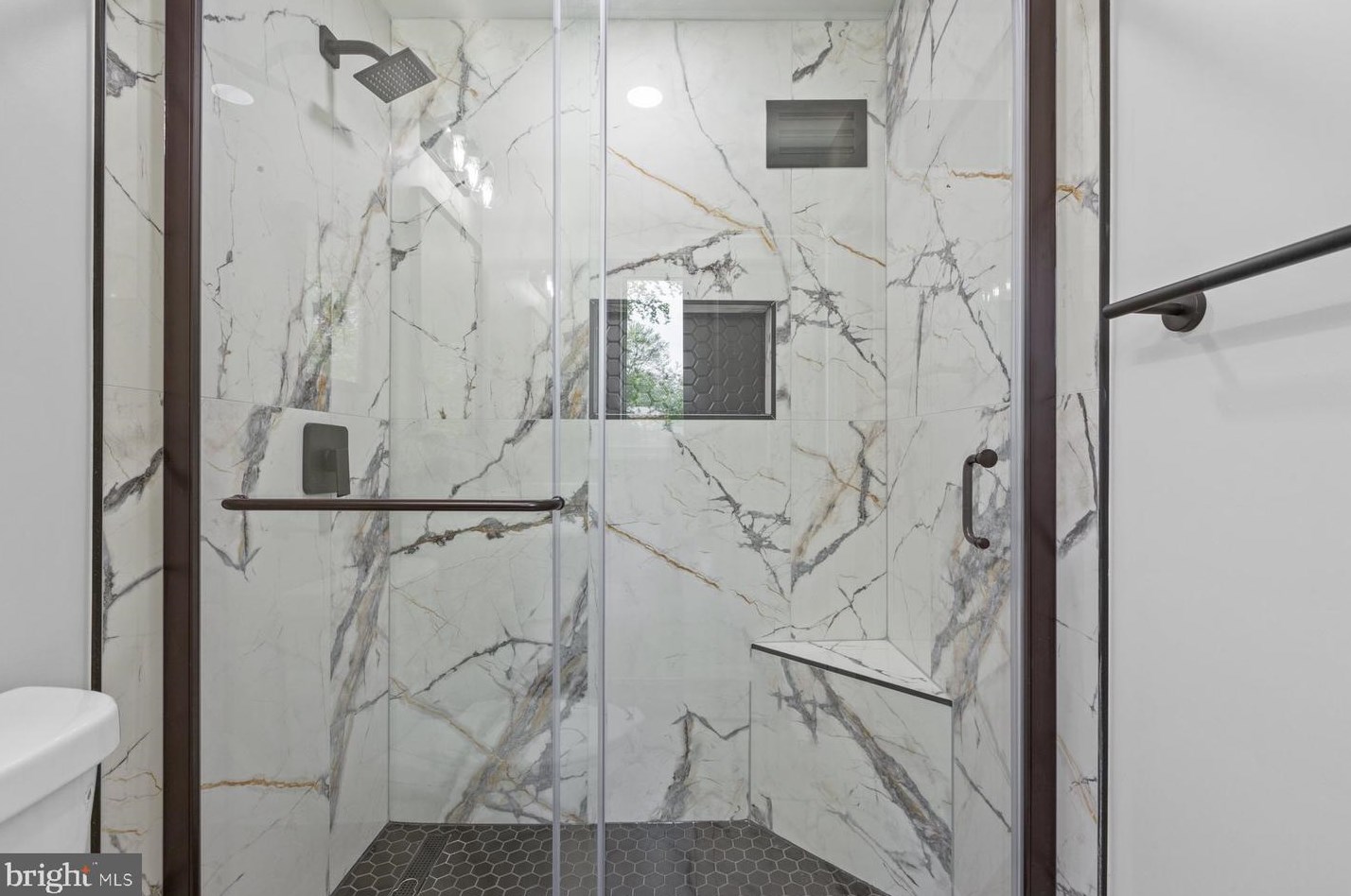 3331 Mansfield Rd, Falls Church VA  22041-1709 exterior