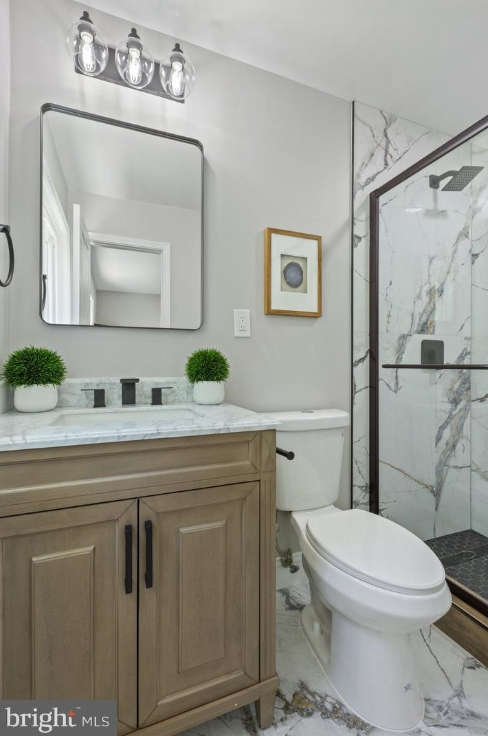 3331 Mansfield Rd, Falls Church VA  22041-1709 exterior