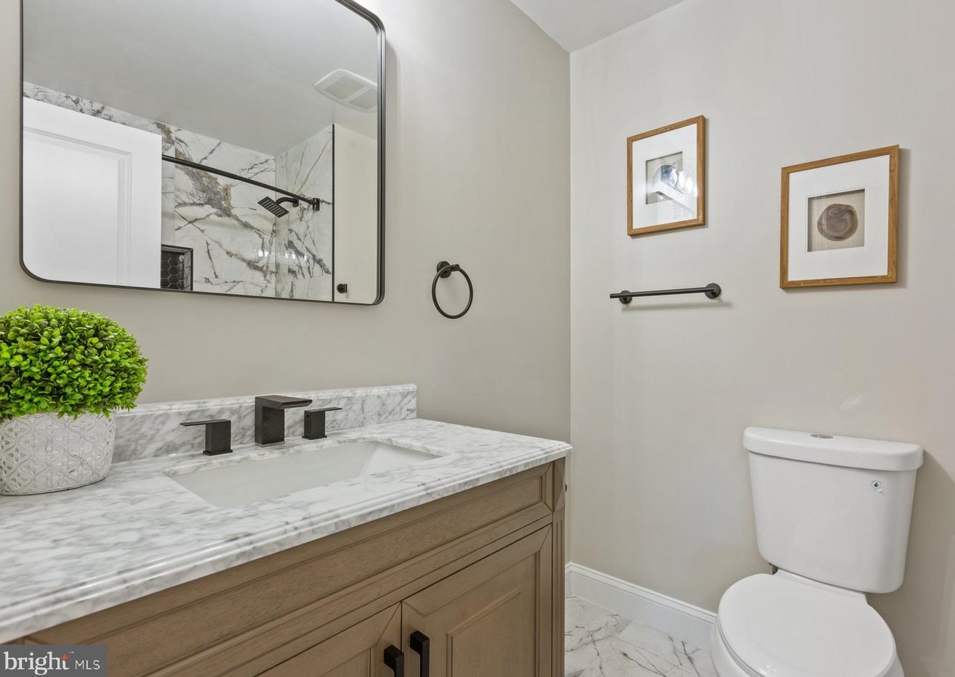 3331 Mansfield Rd, Falls Church VA  22041-1709 exterior