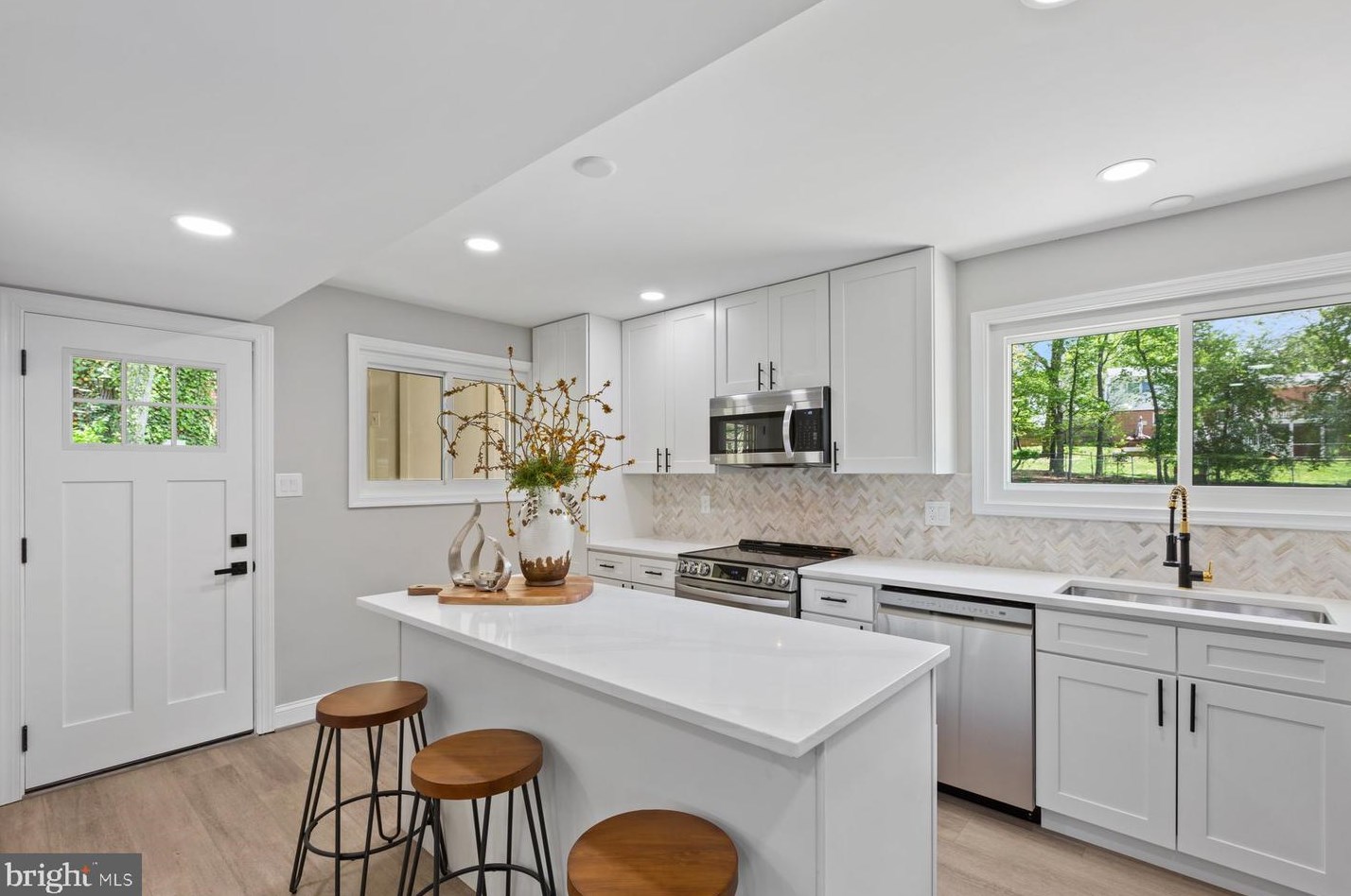 3331 Mansfield Rd, Falls Church VA  22041-1709 exterior