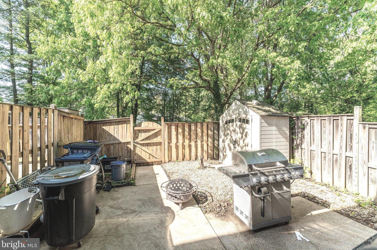 8054 Powderbrook Ln, Springfield VA  22153-2926 exterior