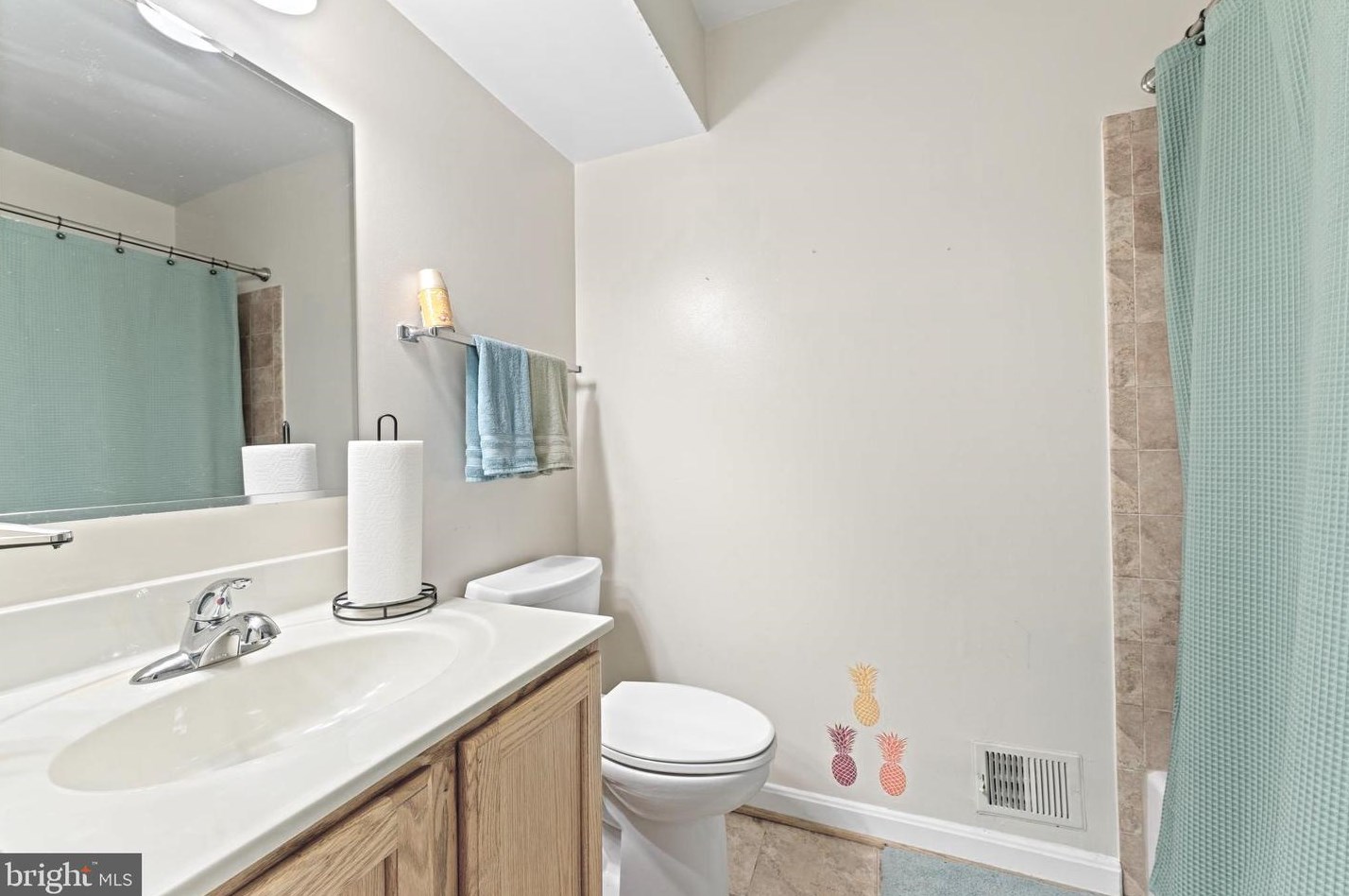 8054 Powderbrook Ln, Springfield VA  22153-2926 exterior