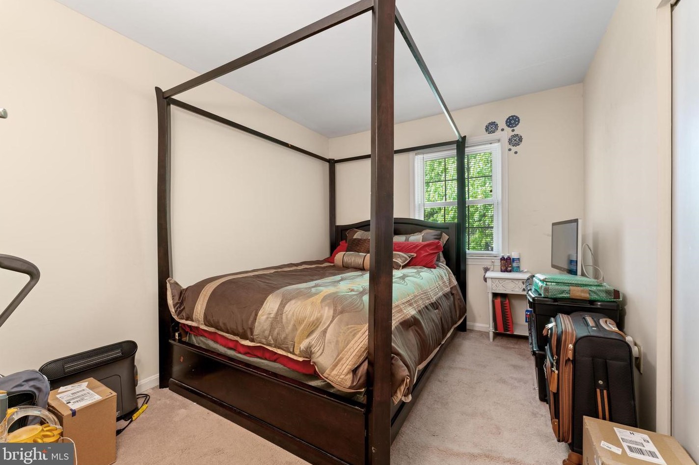 8054 Powderbrook Ln, Springfield VA  22153-2926 exterior