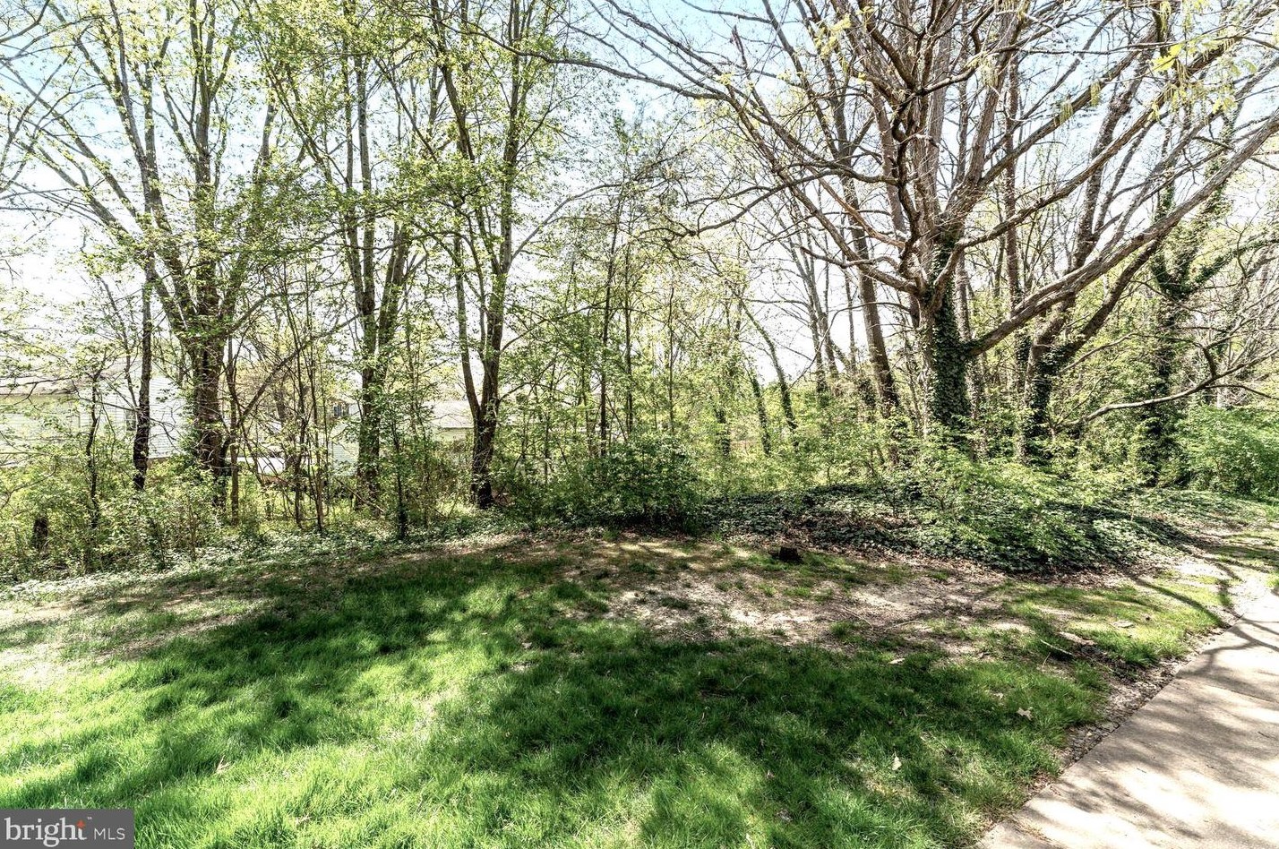 8054 Powderbrook Ln, Springfield VA  22153-2926 exterior