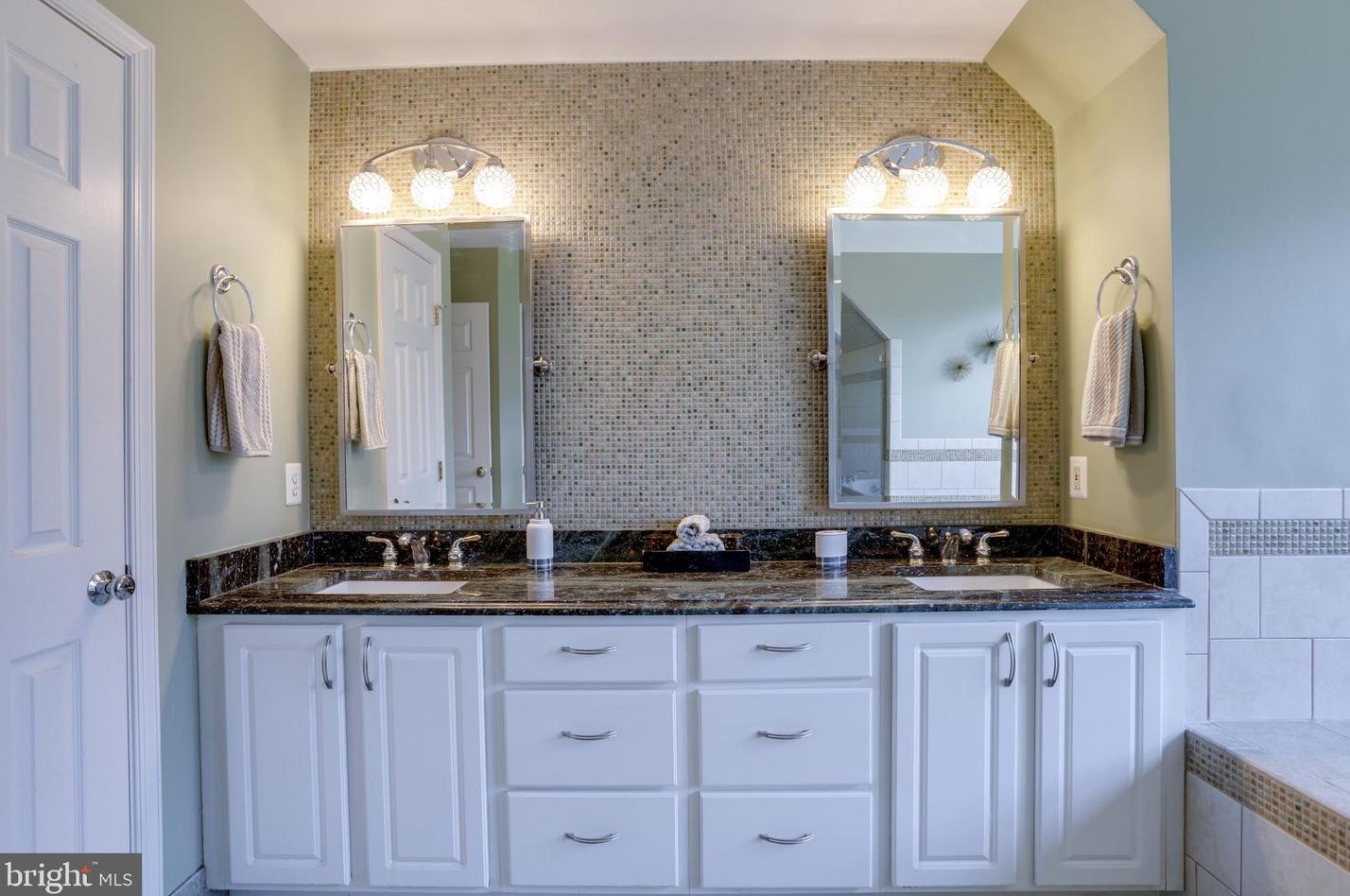 5193 Ox Rd, Fairfax VA  22030-4515 exterior