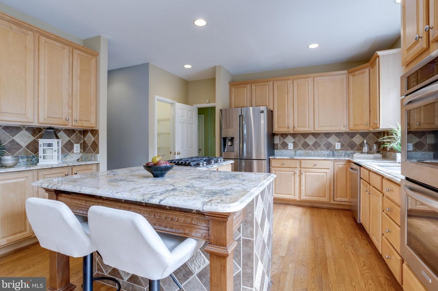 5193 Ox Rd, Fairfax VA  22030-4515 exterior