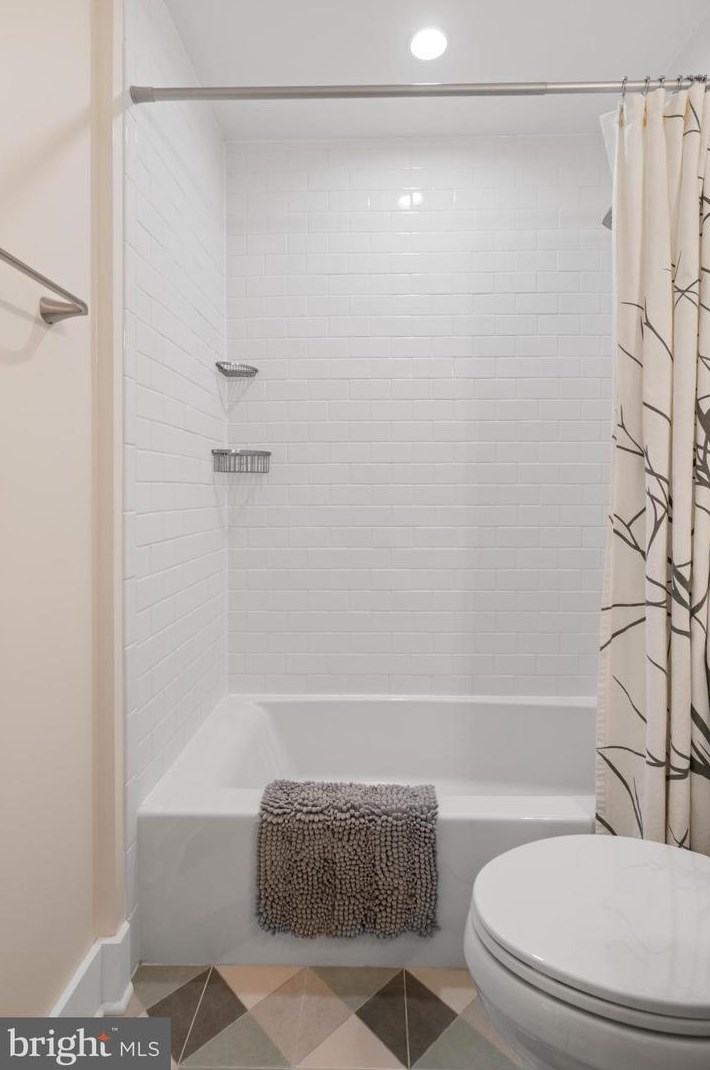 6809 Gouthier Rd, Falls Church VA  22042-2708 exterior