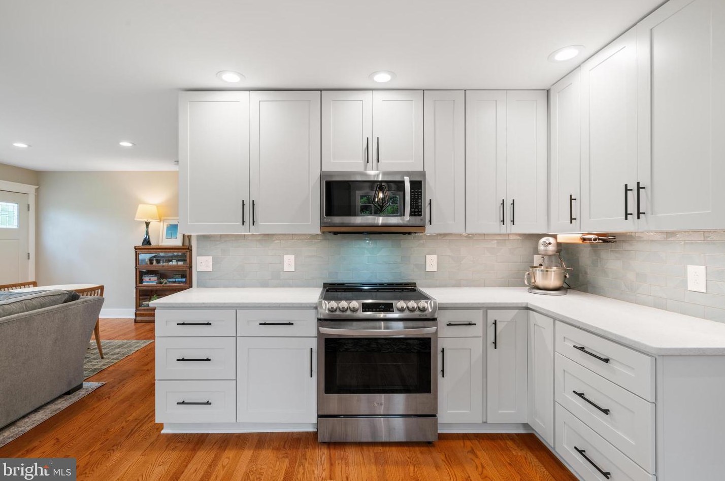 6809 Gouthier Rd, Falls Church VA  22042-2708 exterior