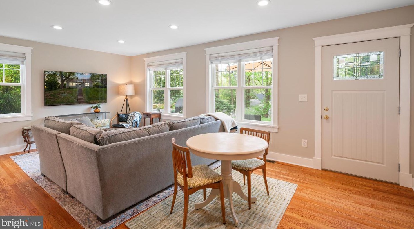 6809 Gouthier Rd, Falls Church VA  22042-2708 exterior