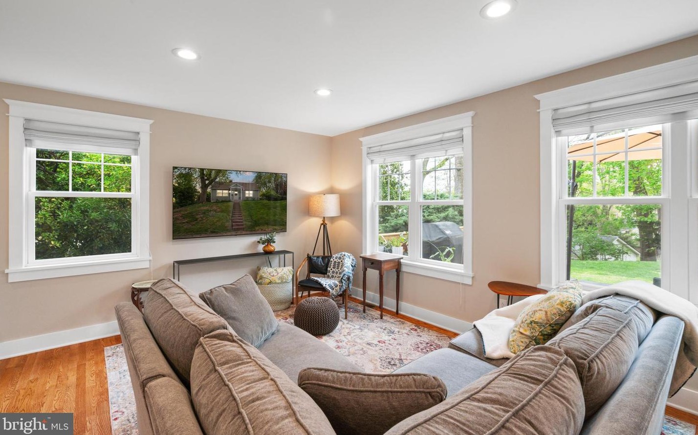 6809 Gouthier Rd, Falls Church VA  22042-2708 exterior