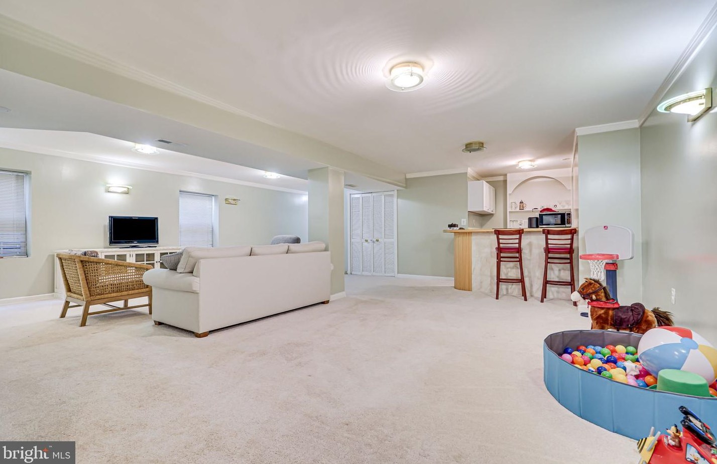 6376 Alderman Dr, Alexandria VA  22315-3731 exterior